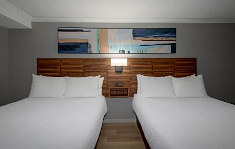 Deluxe Queen Room with Two Queen Beds