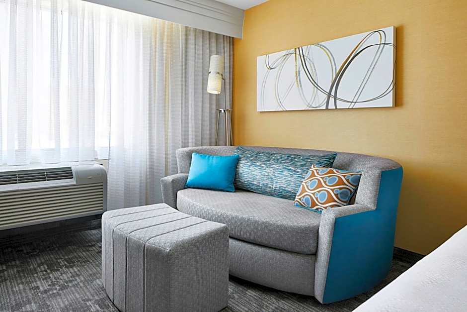 Courtyard by Marriott Newark Downtown