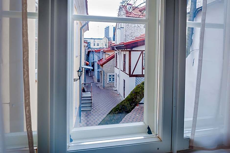 Three Crowns Residents