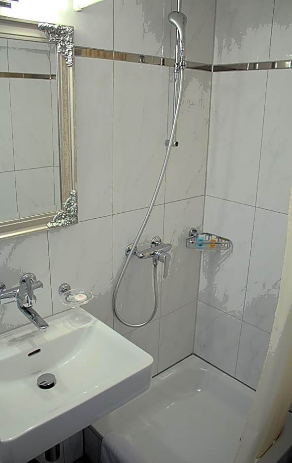 Photo 1 of 8 of Single Room