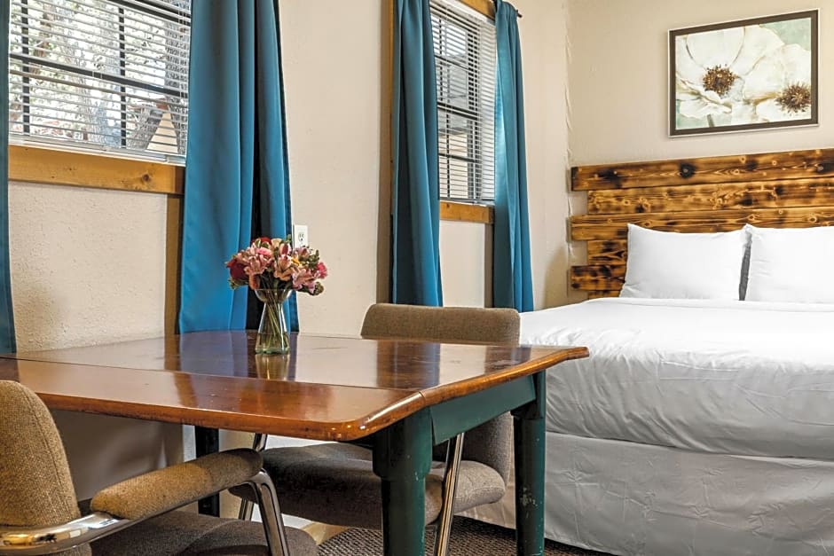 The Claire Hotel