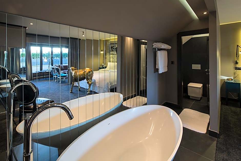 The Exhibitionist Hotel