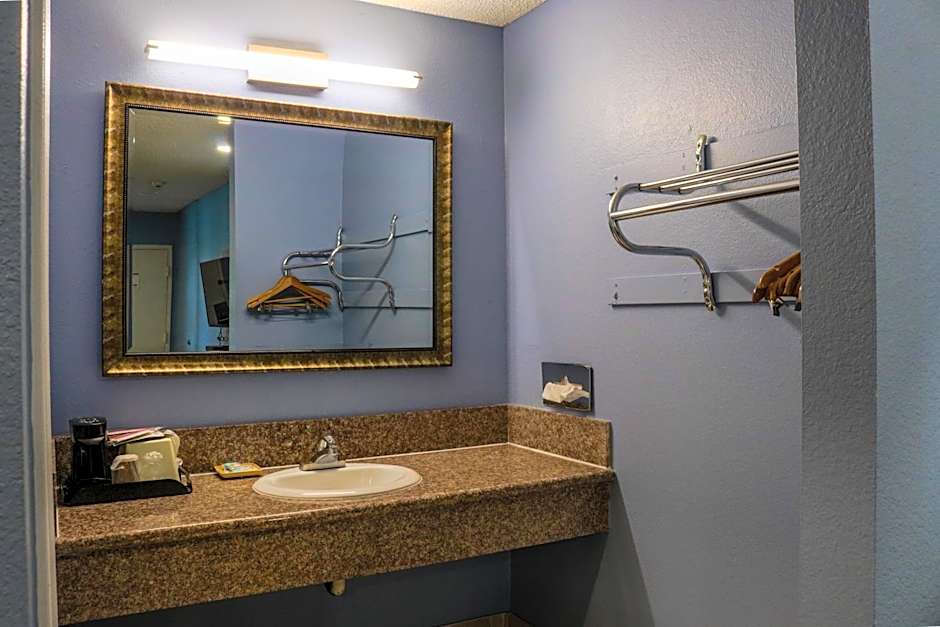 Orange Tustin Inn in Orange