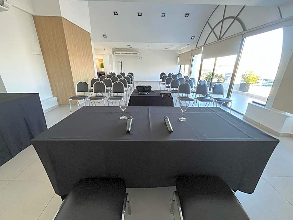 Urquiza Apart Hotel & Suites