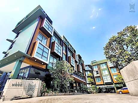 Standard King Room High Floor Access by Stair Only