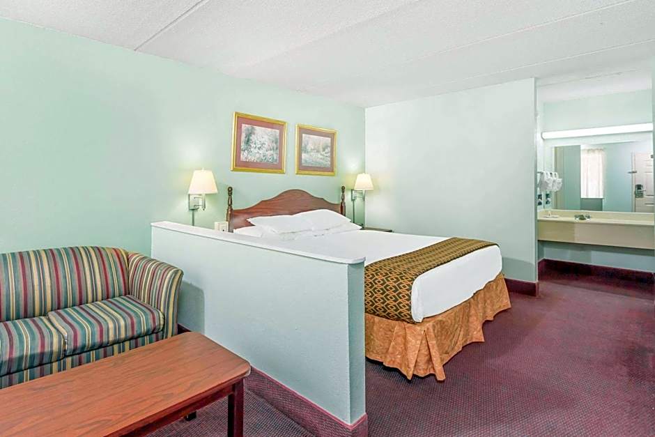 Days Inn by Wyndham Lavonia