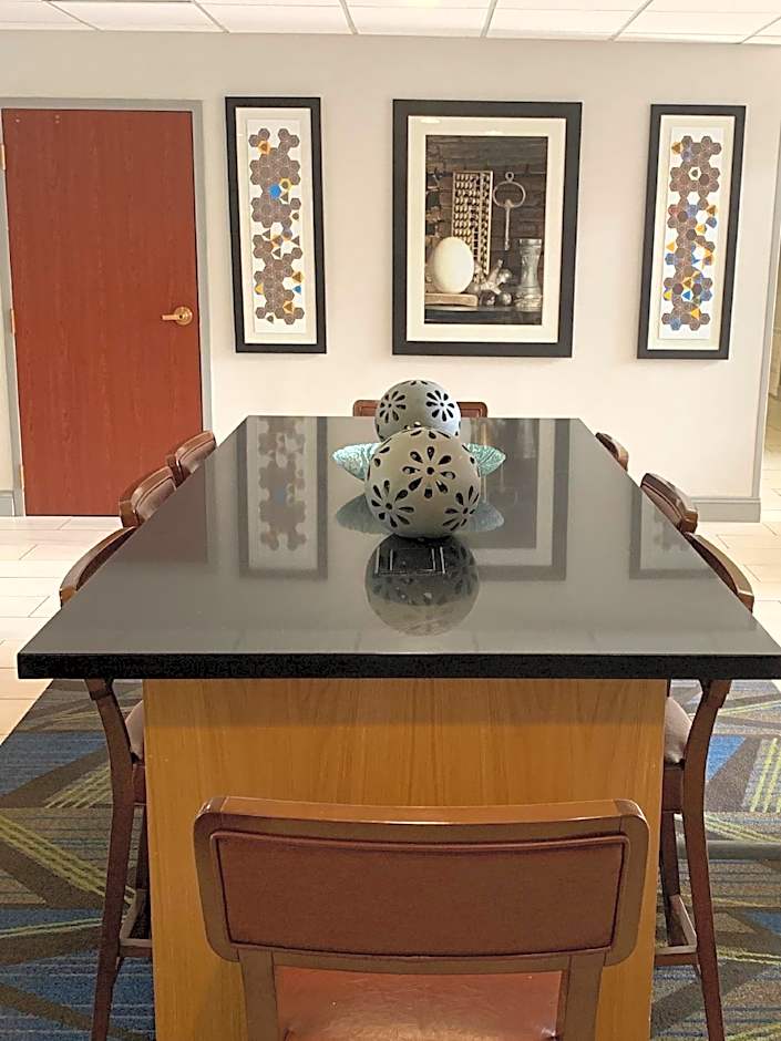 Holiday Inn Express & Suites Charlotte Arpt-Belmont By IHG