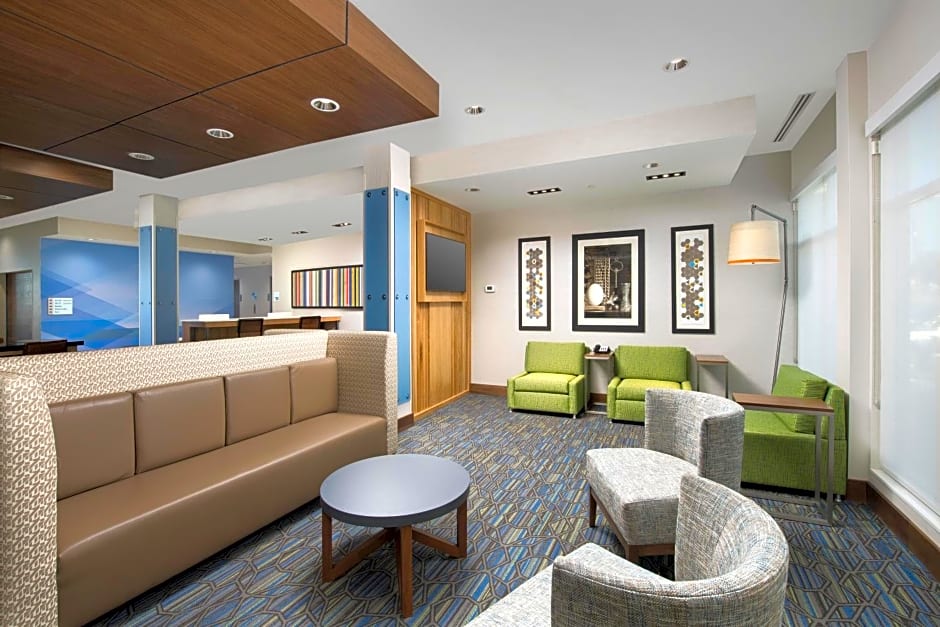 Holiday Inn Express & Suites San Antonio North - Windcrest