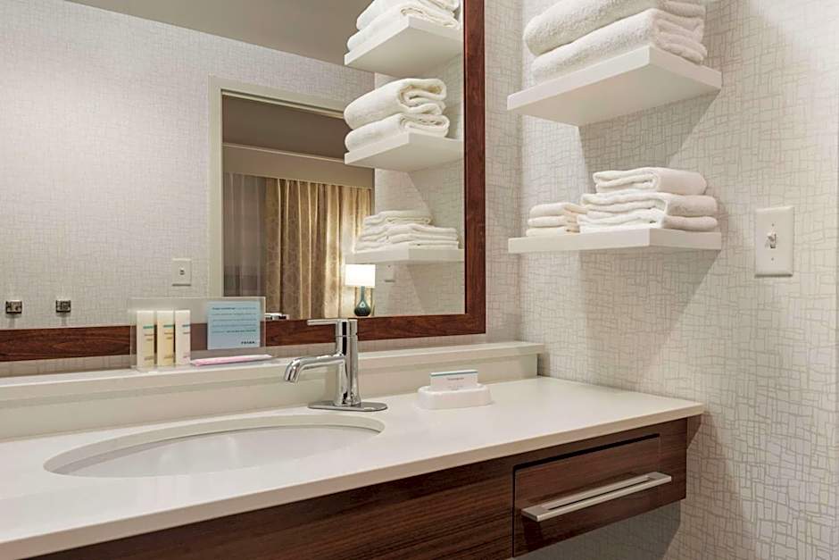 Hampton Inn By Hilton Lincoln Airport