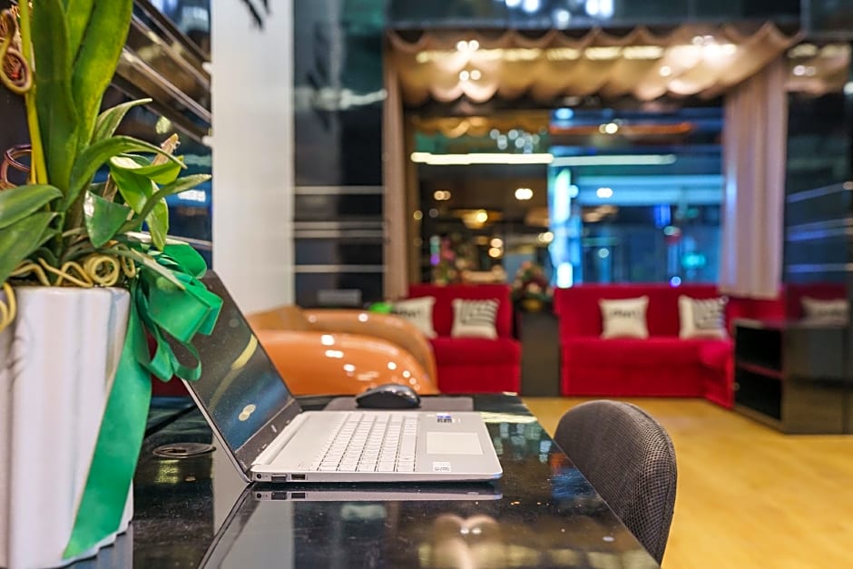 De Lux Bangkok Hotel 