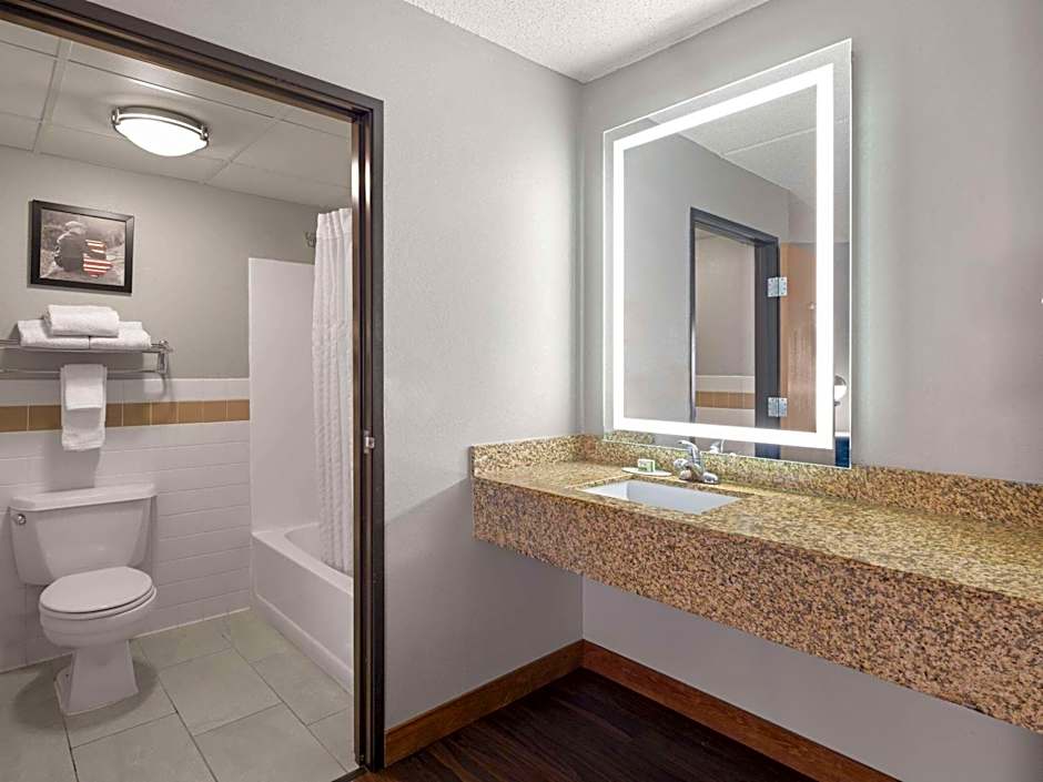 AmericInn by Wyndham Shakopee Near Canterbury Park