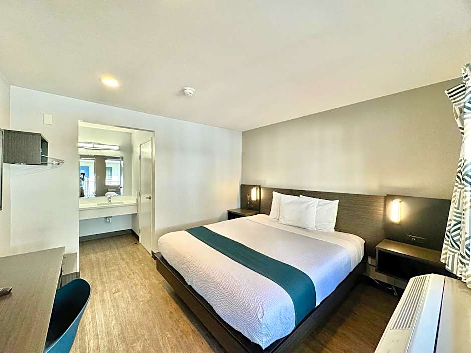 Motel 6-Bellflower, CA - Los Angeles
