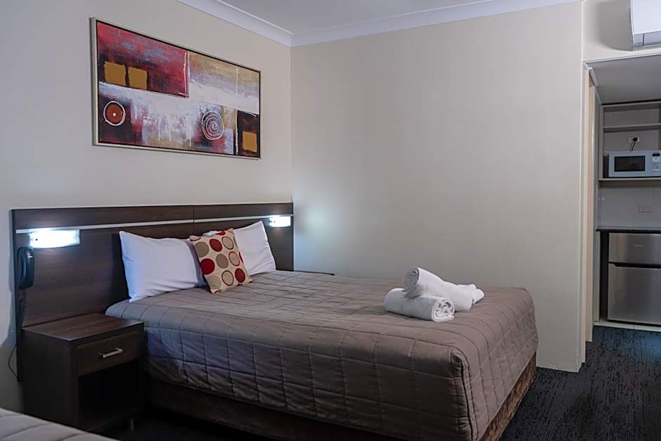 Golden West Motor Inn