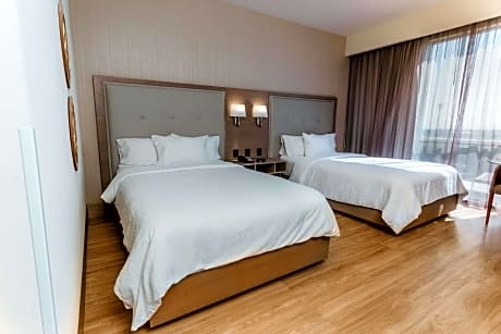 2 Double Beds