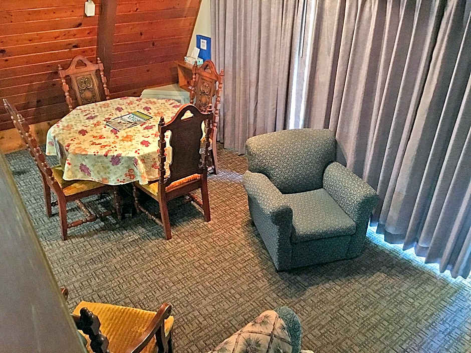 Park Motel and Cabins