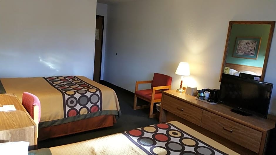 Super 8 by Wyndham Queensbury Glens Falls