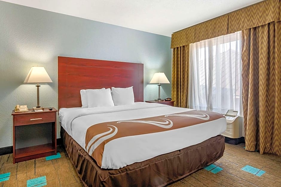 Quality Suites Kansas City International Airport
