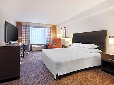 King Room with Accessible Tub - Mobility Access