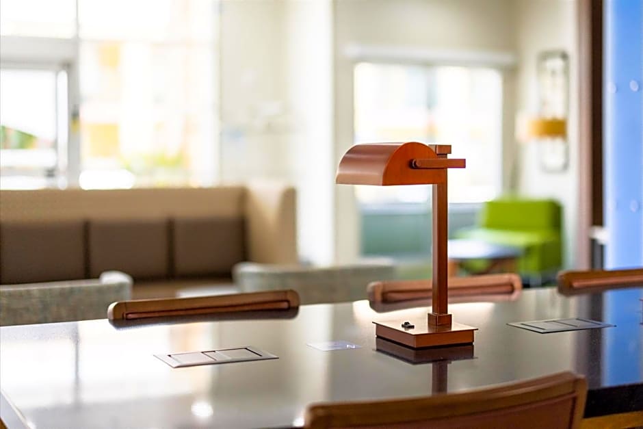 Holiday Inn Express & Suites - San Jose Silicon Valley By IHG