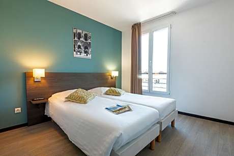 One-Bedroom Apartment Twin