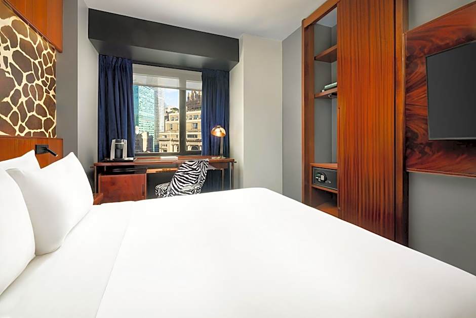 Photo 1 of 5 of Deluxe 1 King Bed