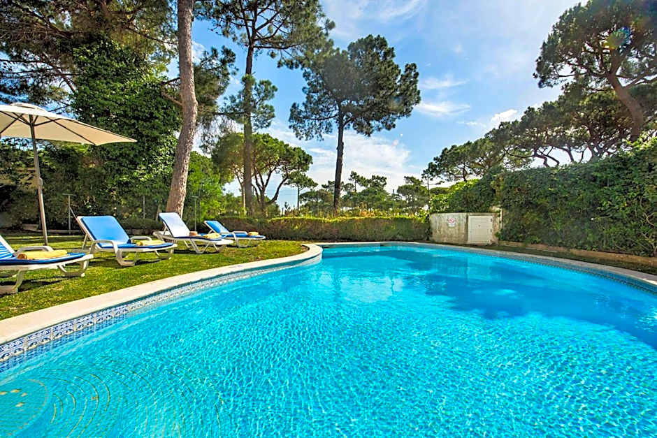 Perfect Retreat Overlooking Pinhal Golf Course, Private pool, Off-street parking