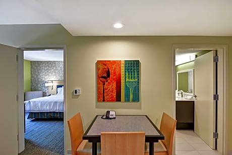 Queen Suite - Mobility Access/Non-Smoking