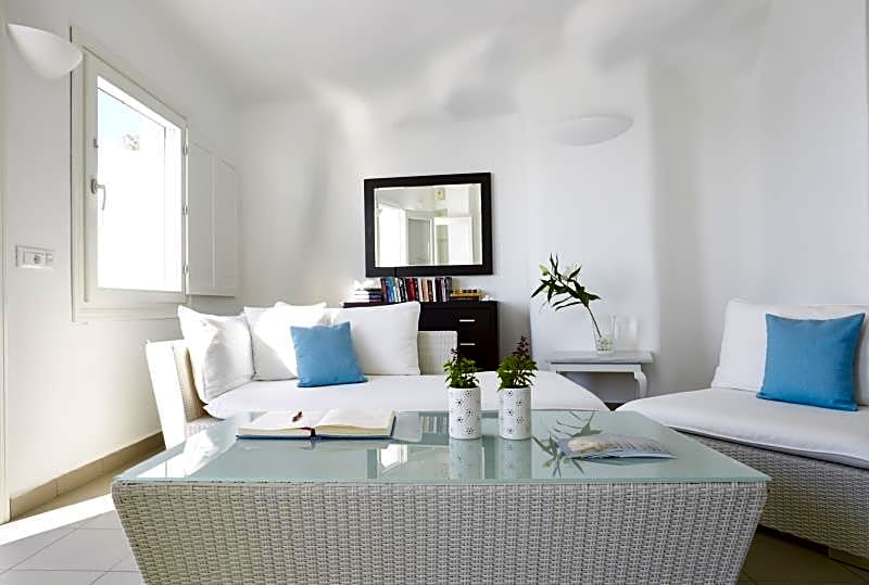White Santorini Suites & Spa