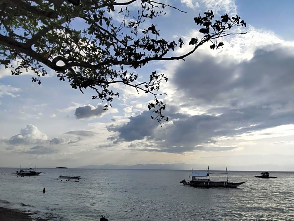 Moalboal Beach Front Hotel