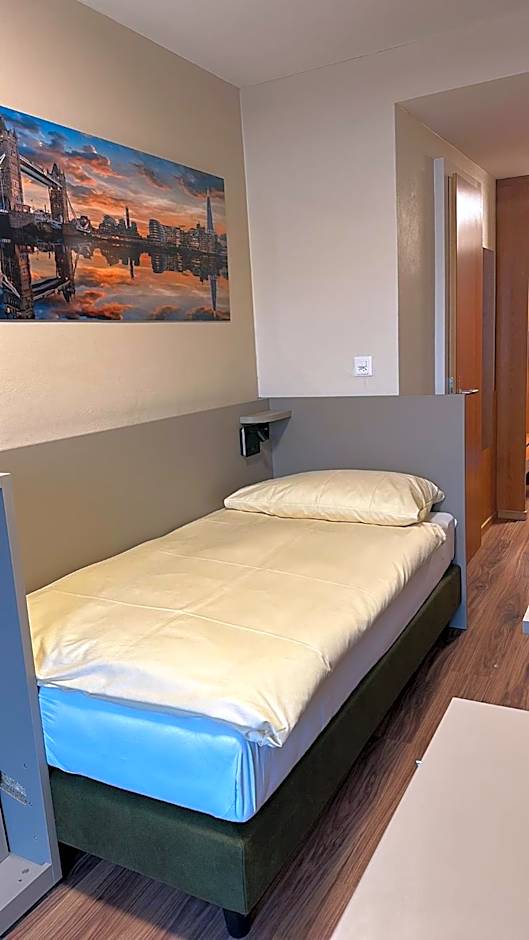 Hotel Pickwick and Pub "the room with a view"