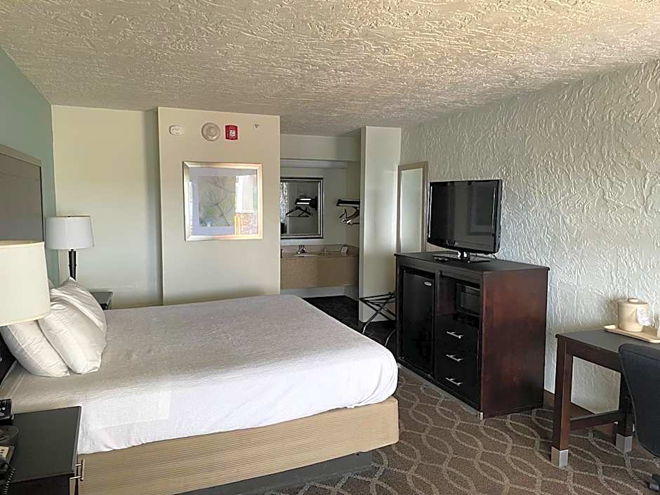 Quality Inn Clinton North