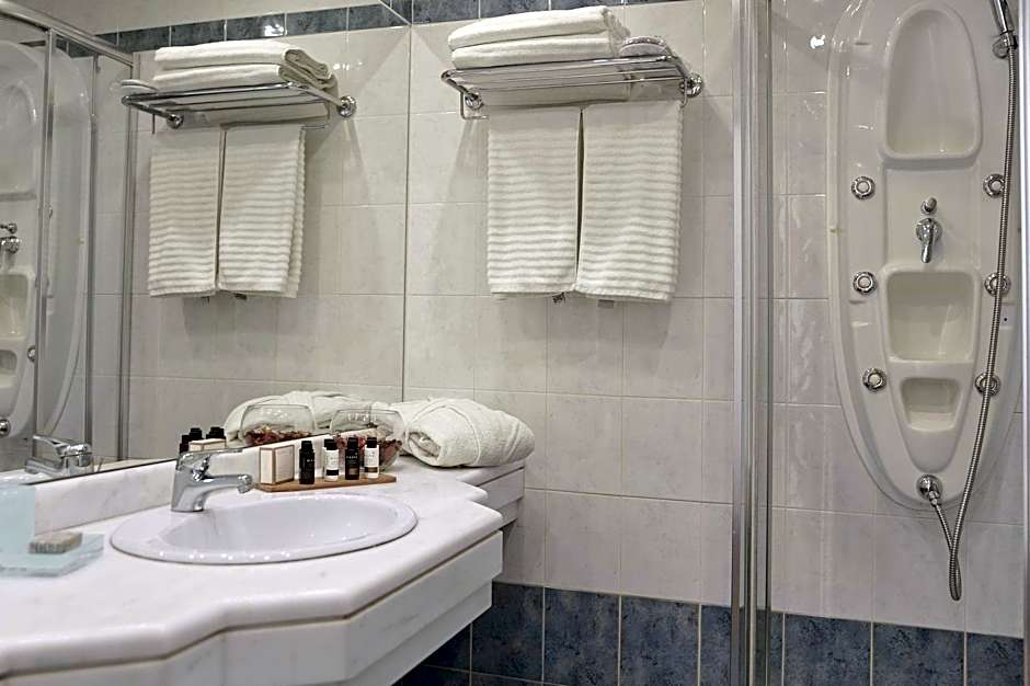 Athens Atrium Hotel & Jacuzzi Suites