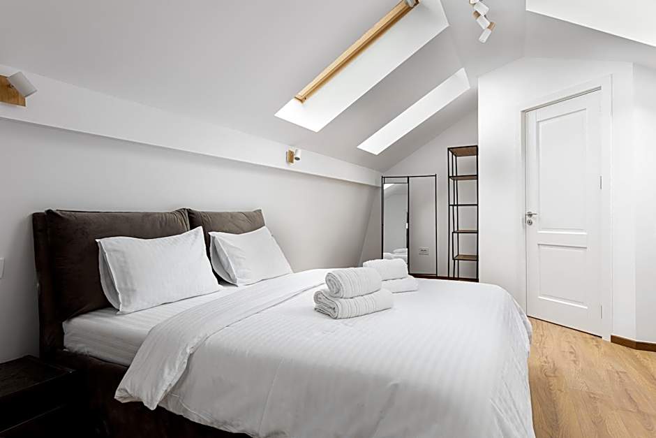 PEAK Aparthotel - Old Town - by CityHost