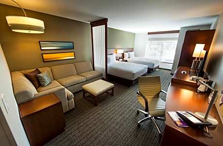 Double Room with Two Double Beds and Sofa bed - High Floor