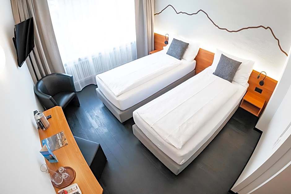 Hotel Merkur - West Station