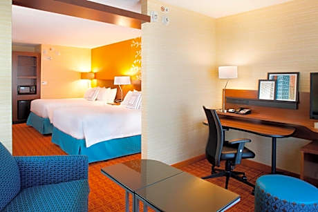 Queen Studio with Sofa Bed and Transfer Shower - Mobility and Hearing Accessible