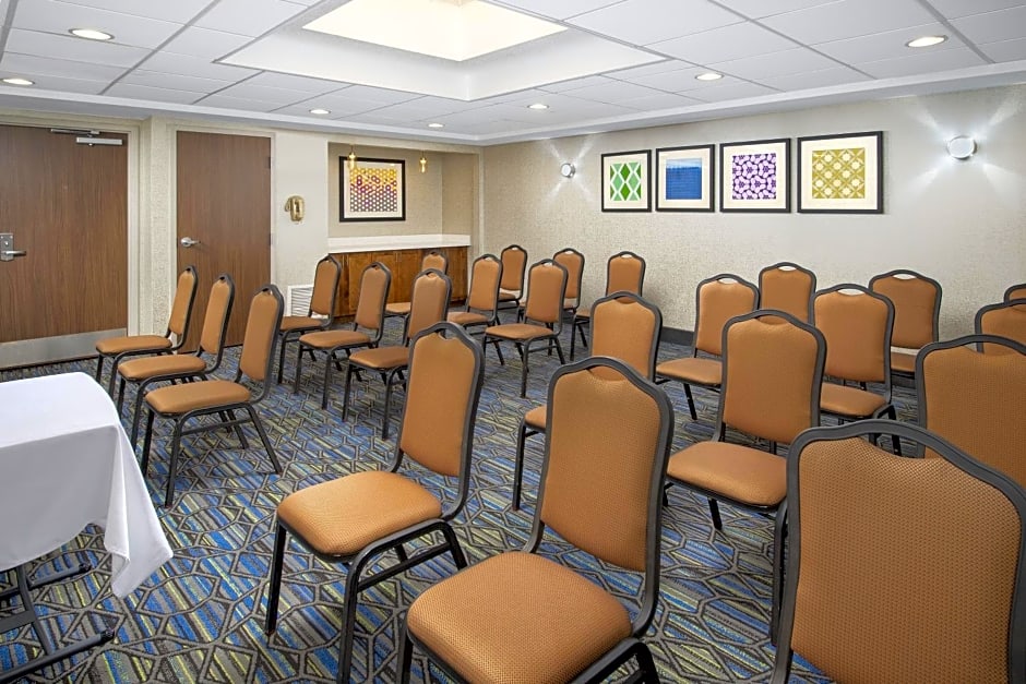 Holiday Inn Express Boston  Saugus By IHG