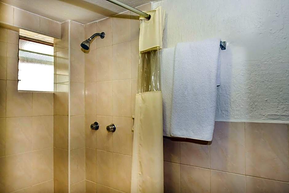 Capital O Hotel Central