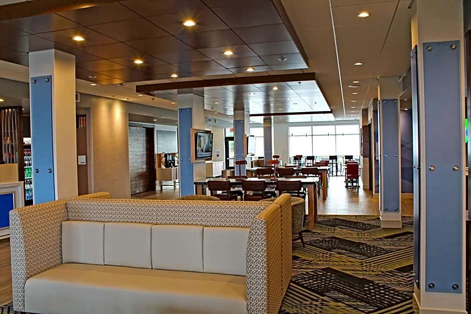 Holiday Inn Express & Suites St. Louise South I-55 By IHG