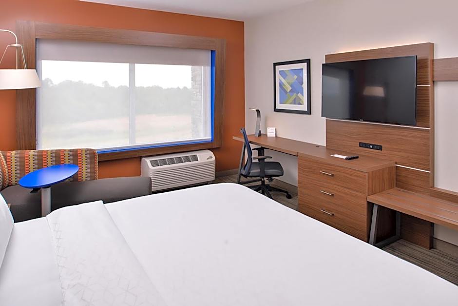 Holiday Inn Express & Suites Farmville By IHG