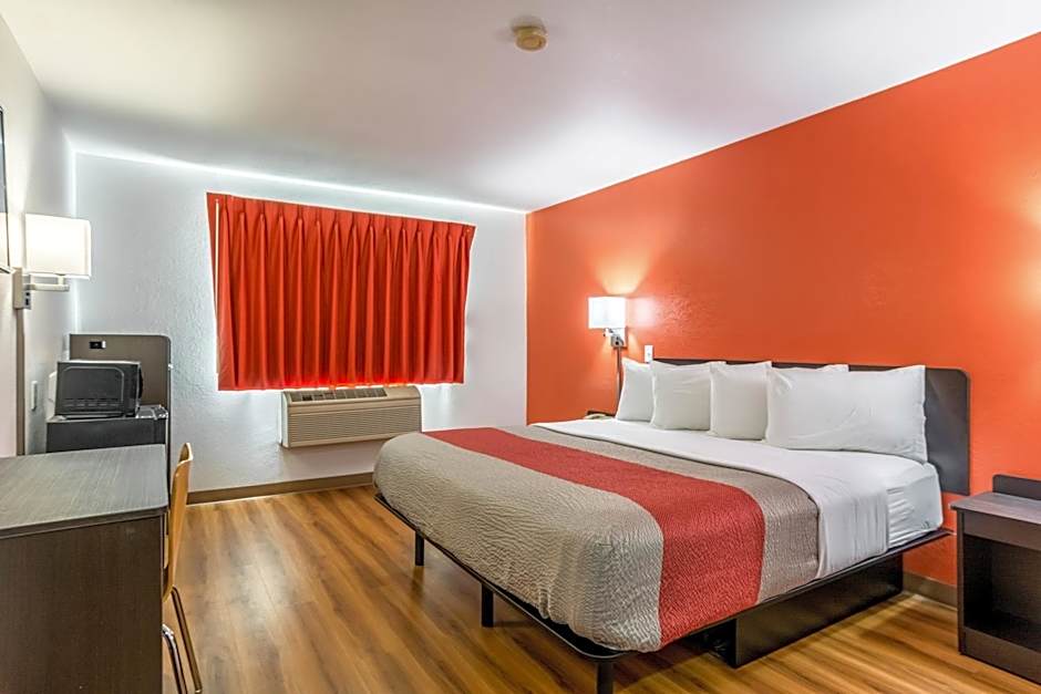 Motel 6-Barkeyville, PA