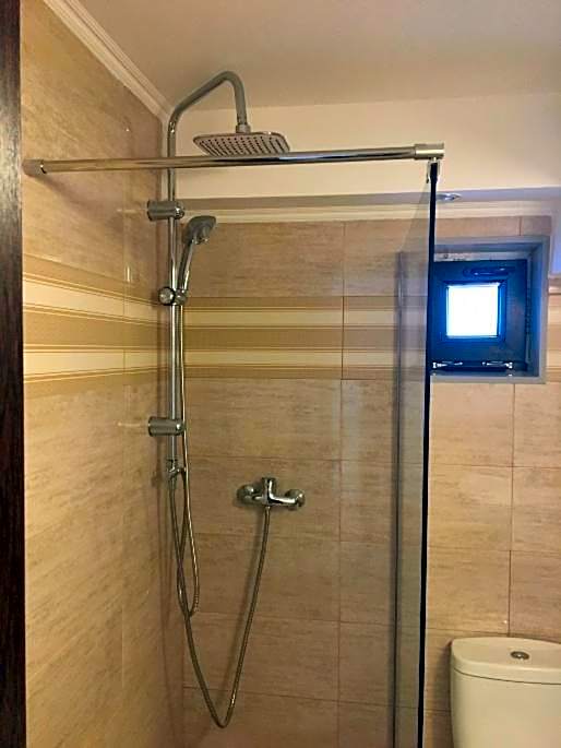 4 Seasons Apartments