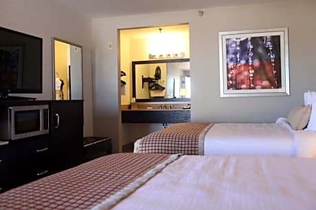 Deluxe Queen Room with Two Queen Beds - Non-Smoking