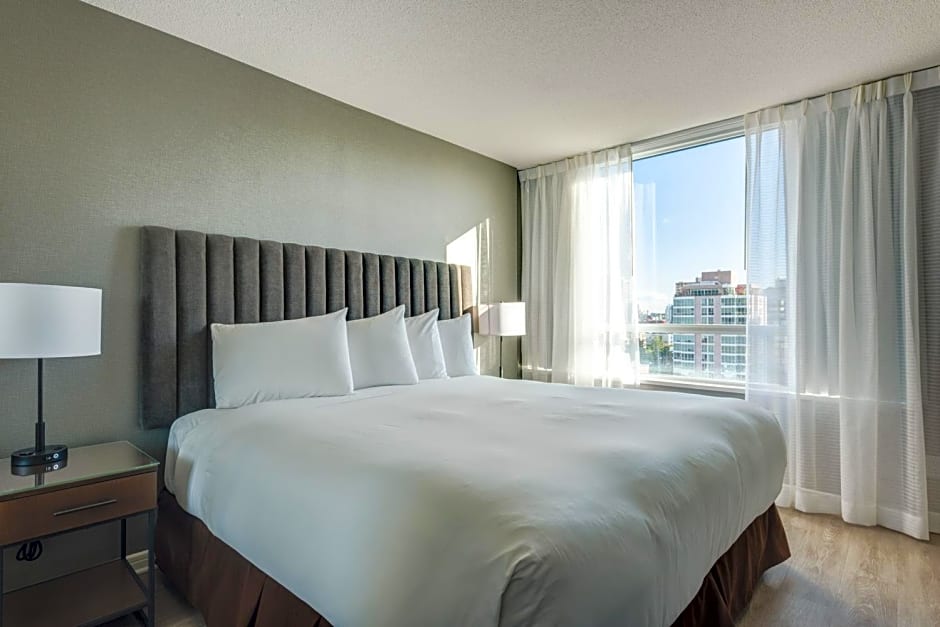 Carmana Hotel & Suites