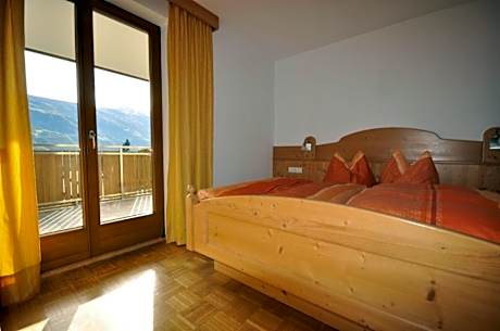 One-Bedroom Apartment with Balcony