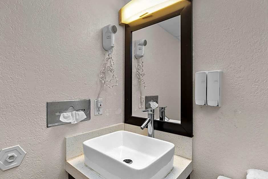 WindWater Hotel and Marina