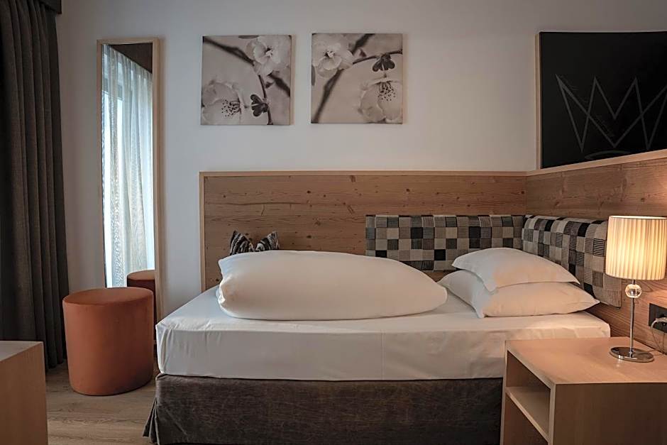 The Laurin Small & Charming