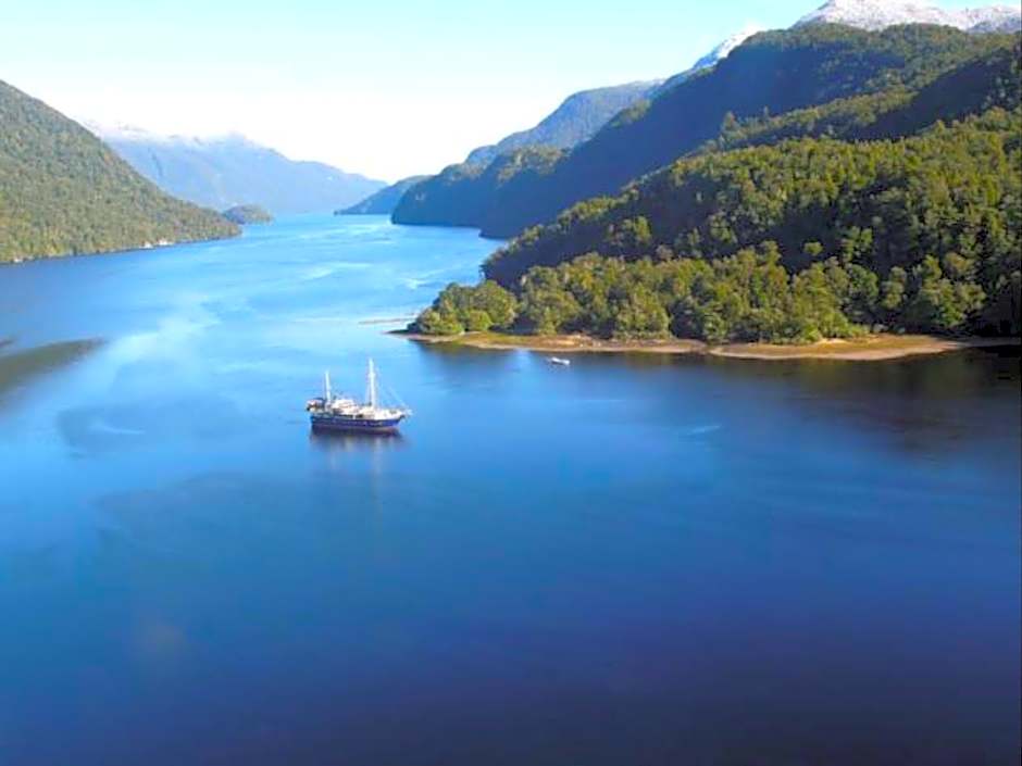 Fiordland Lodge
