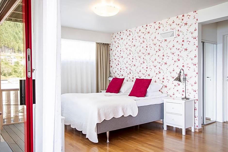 Lavik Fjord Hotel & Apartments