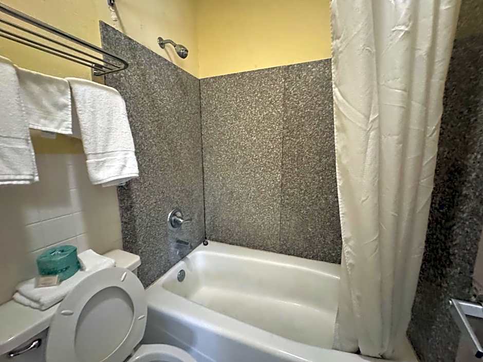 Super 8 by Wyndham Laurel